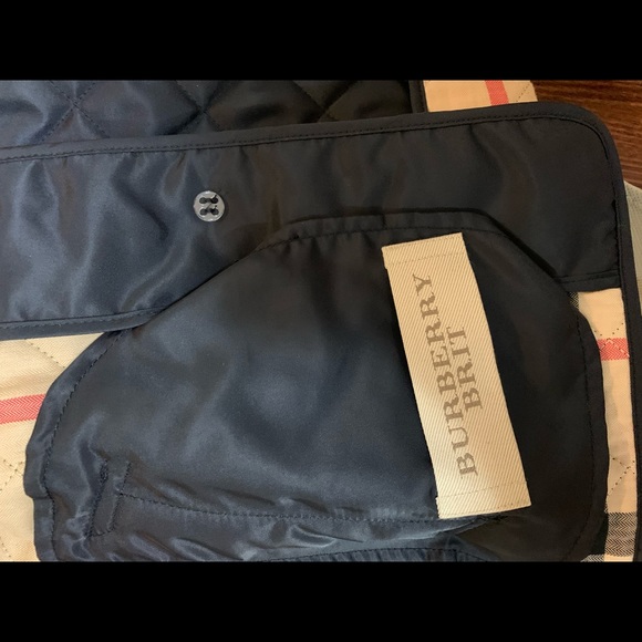 Authentic Burberry Quilted Jacket - Picture 5 of 11